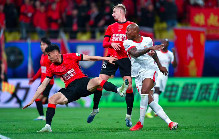 华体会APP-1-0!中场核心角球破门一剑封喉 上赛季第3两连胜领跑中超|罗慕洛|成都|牟鹏飞|韦世豪|杨明洋_新浪体育_新浪新闻