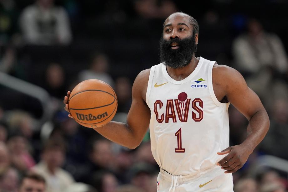 华体会官网-哈登27+5+6莫布利27+15 骑士123-116胜雄鹿